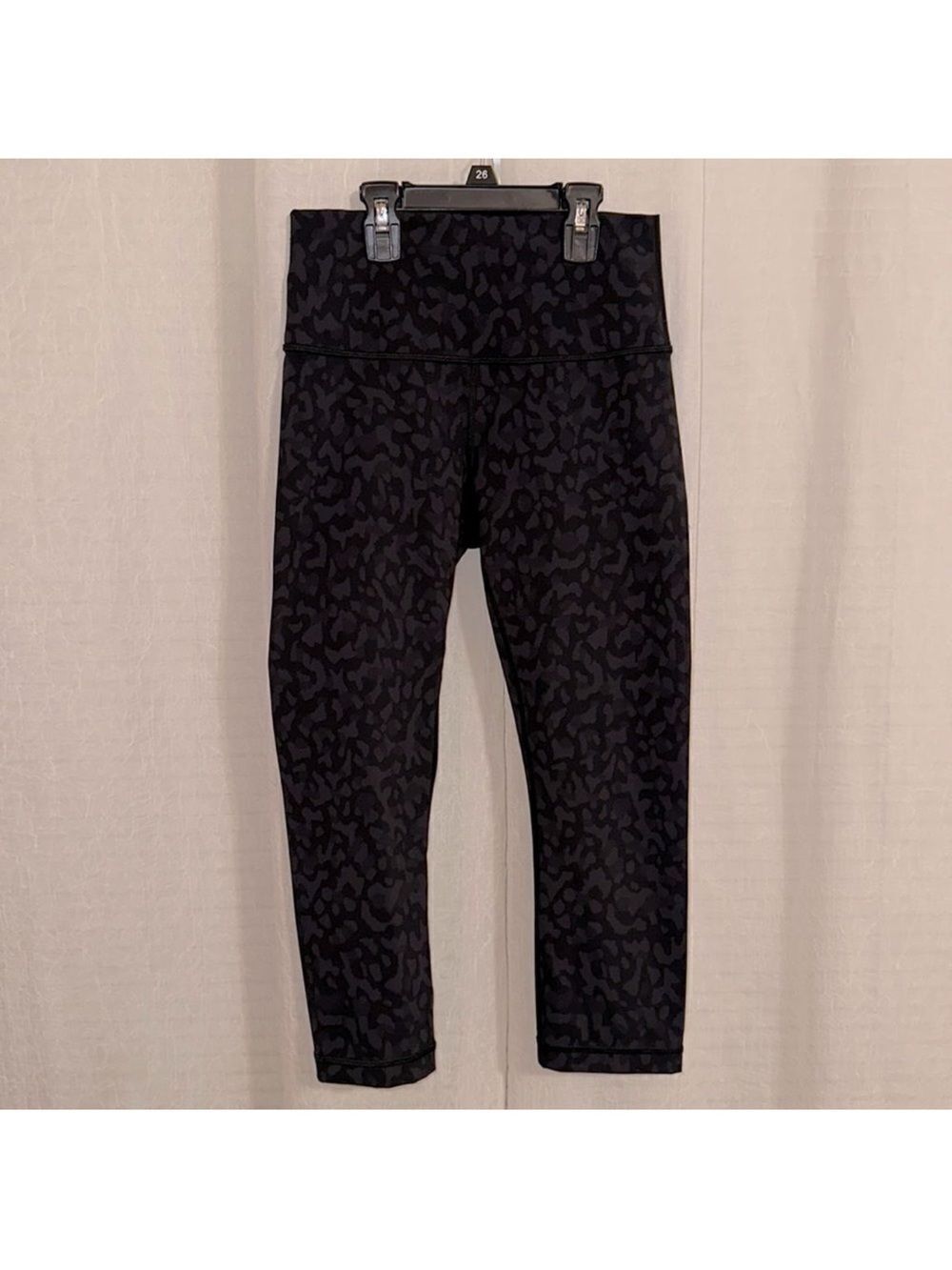lululemon 6 21” Black Gray Camouflage Athletic Workout Crop Legging